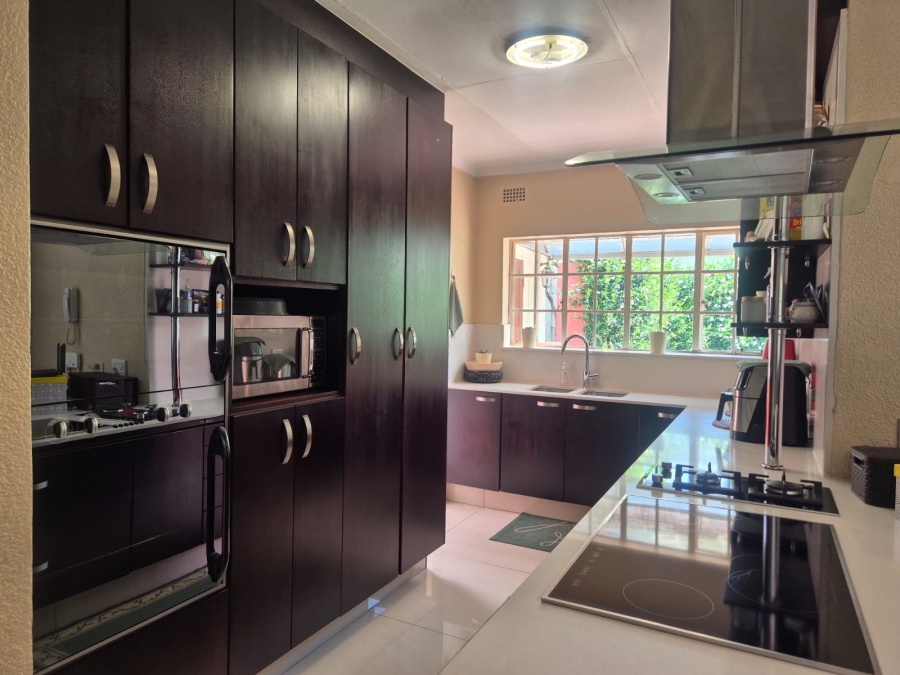 3 Bedroom Property for Sale in Buccleuch Gauteng