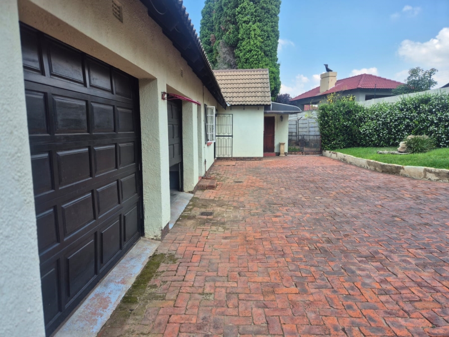 3 Bedroom Property for Sale in Buccleuch Gauteng