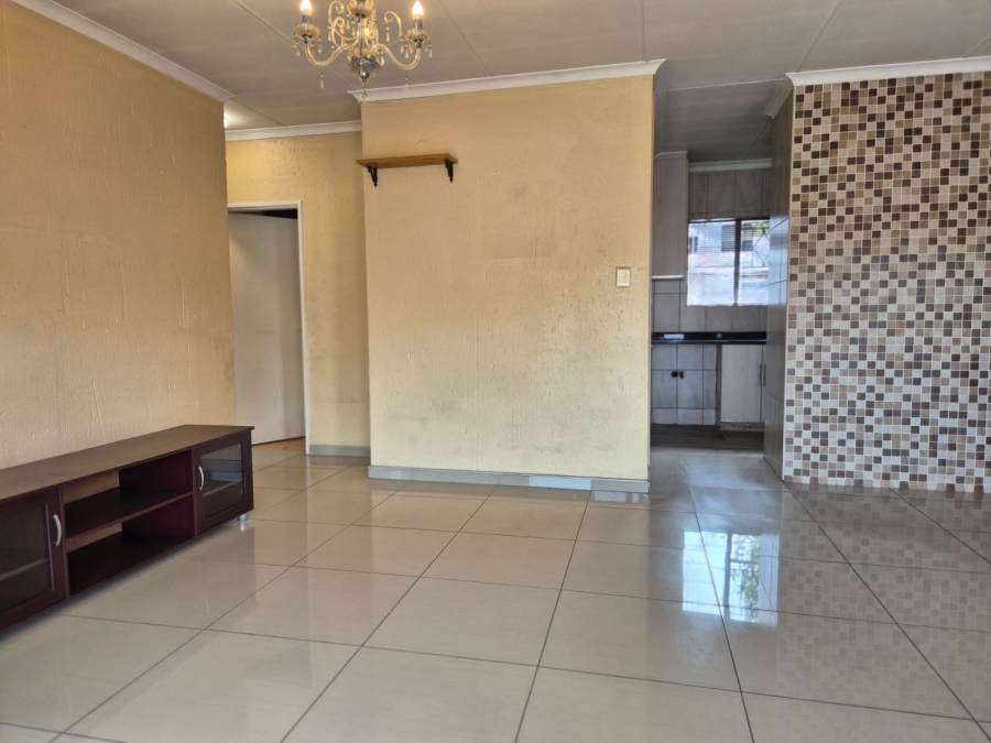 2 Bedroom Property for Sale in Buccleuch Gauteng