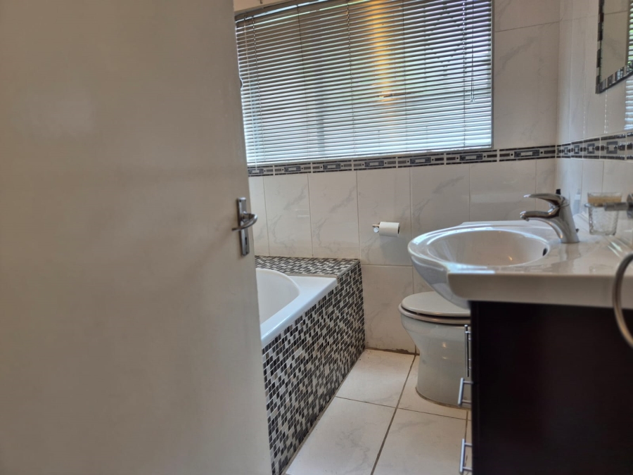 2 Bedroom Property for Sale in Buccleuch Gauteng