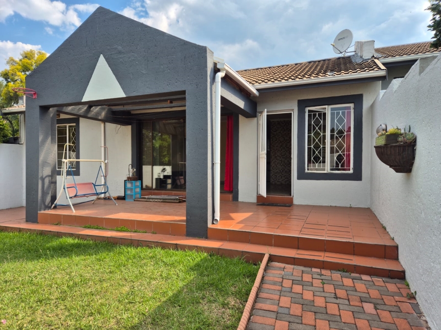 2 Bedroom Property for Sale in Buccleuch Gauteng