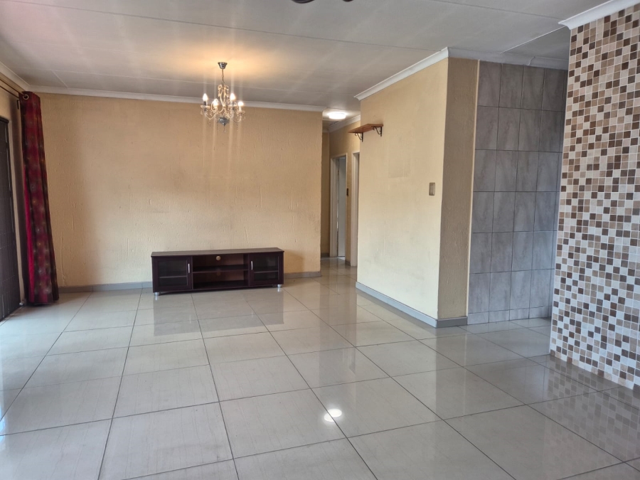 2 Bedroom Property for Sale in Buccleuch Gauteng