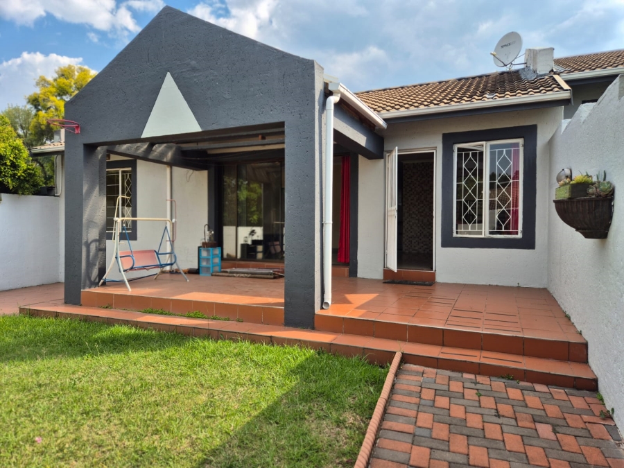 2 Bedroom Property for Sale in Buccleuch Gauteng