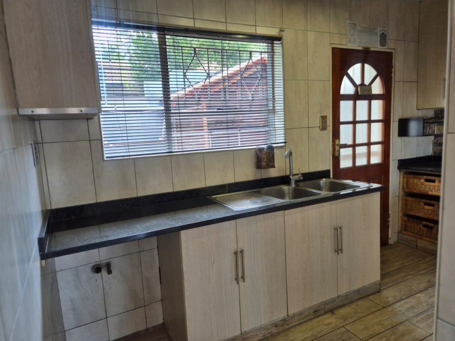 2 Bedroom Property for Sale in Buccleuch Gauteng