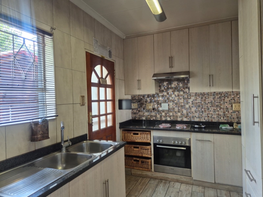 2 Bedroom Property for Sale in Buccleuch Gauteng