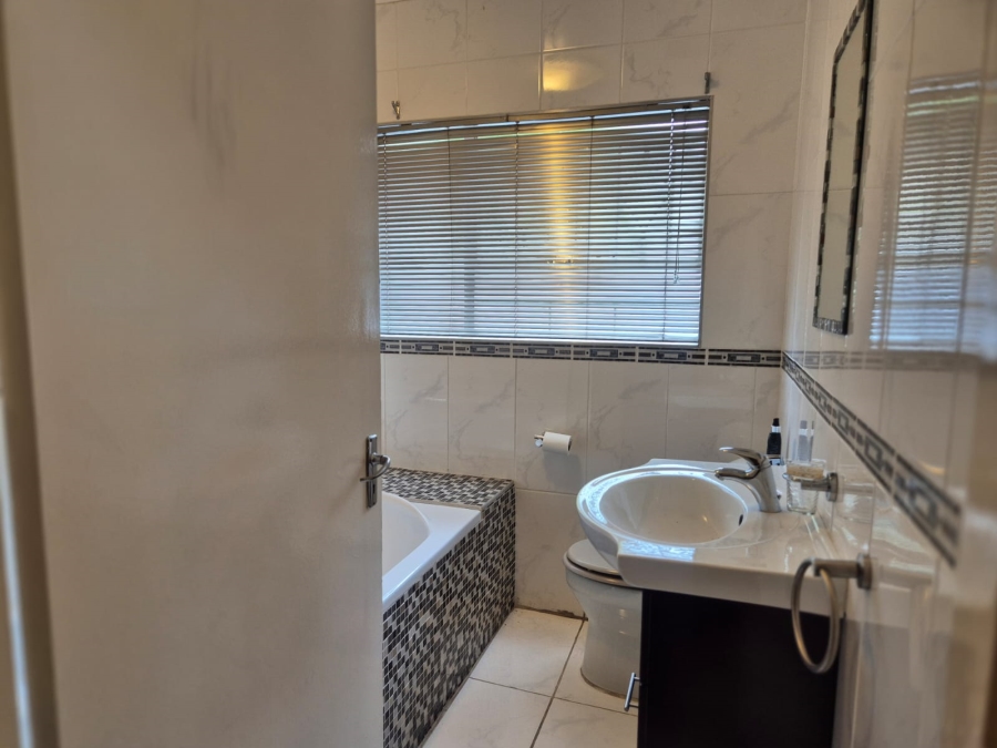 2 Bedroom Property for Sale in Buccleuch Gauteng