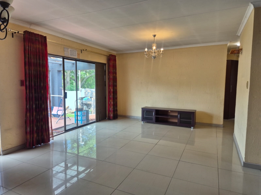 2 Bedroom Property for Sale in Buccleuch Gauteng