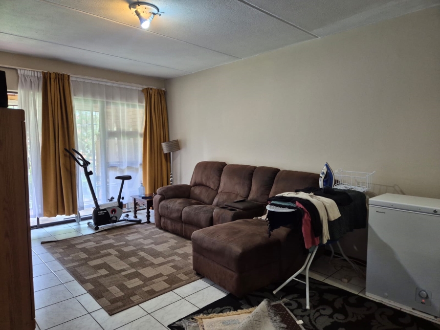 2 Bedroom Property for Sale in Buccleuch Gauteng