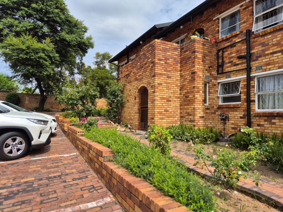 2 Bedroom Property for Sale in Buccleuch Gauteng