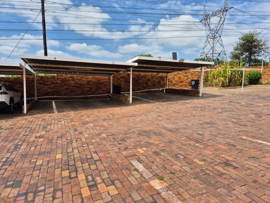 2 Bedroom Property for Sale in Buccleuch Gauteng