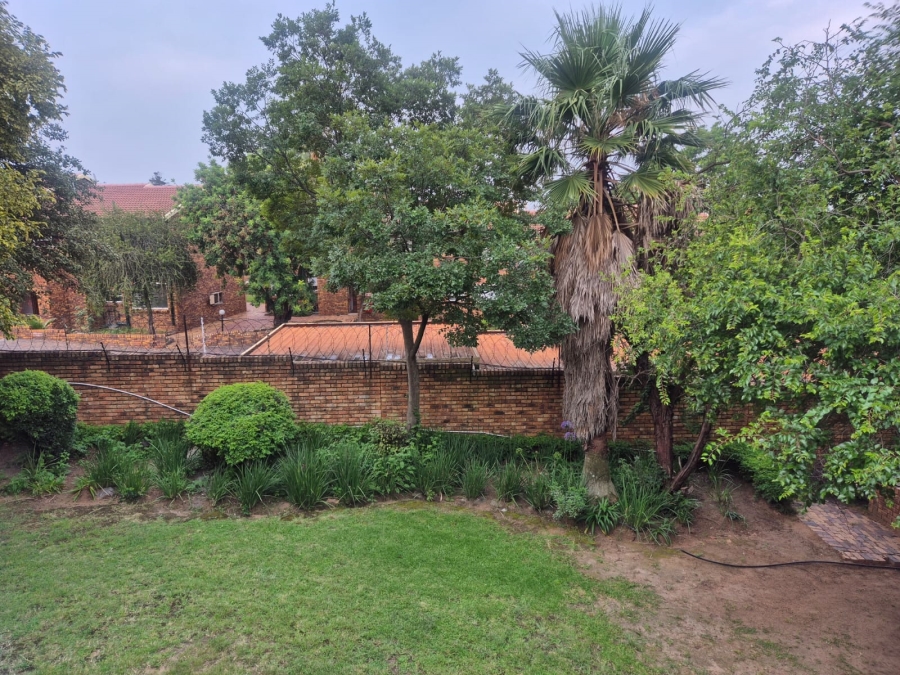 2 Bedroom Property for Sale in Buccleuch Gauteng