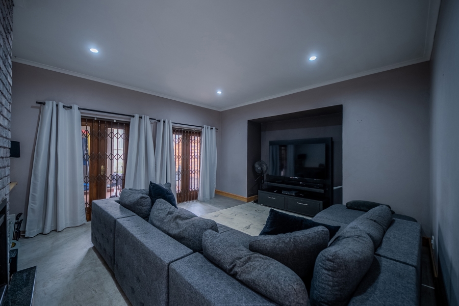 3 Bedroom Property for Sale in Faerie Glen Gauteng