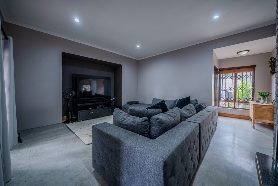 3 Bedroom Property for Sale in Faerie Glen Gauteng