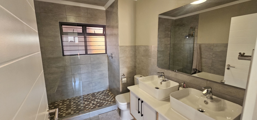 To Let 2 Bedroom Property for Rent in Boardwalk Villas Gauteng