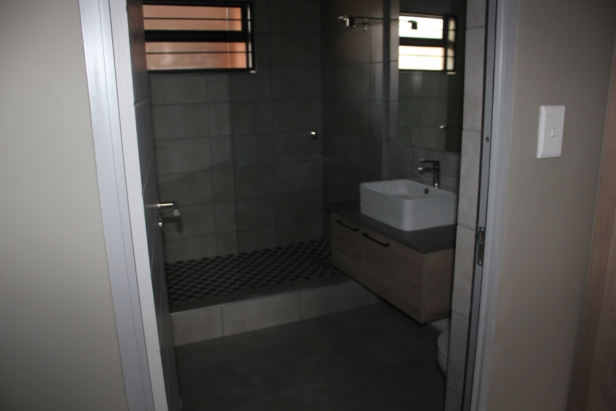 To Let 2 Bedroom Property for Rent in Six Fountains Estate Gauteng