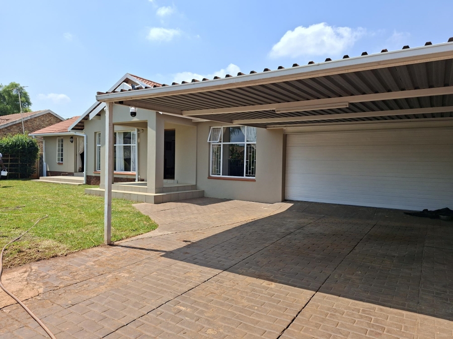 3 Bedroom Property for Sale in Montana Tuine Gauteng