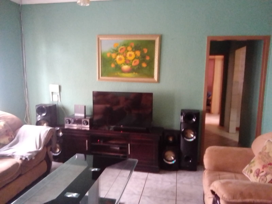 4 Bedroom Property for Sale in Toekomsrus Gauteng