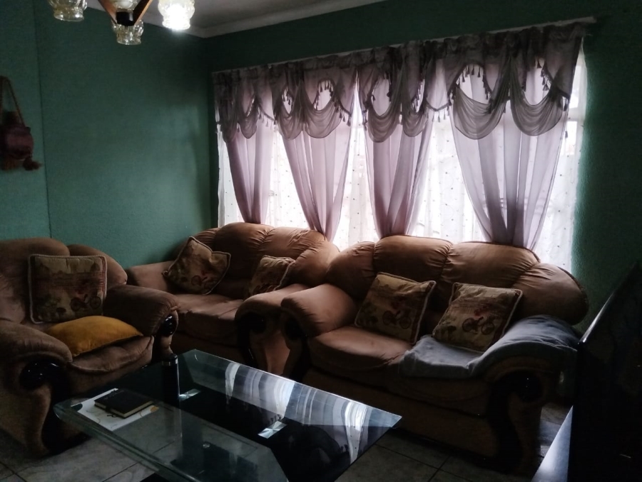 4 Bedroom Property for Sale in Toekomsrus Gauteng