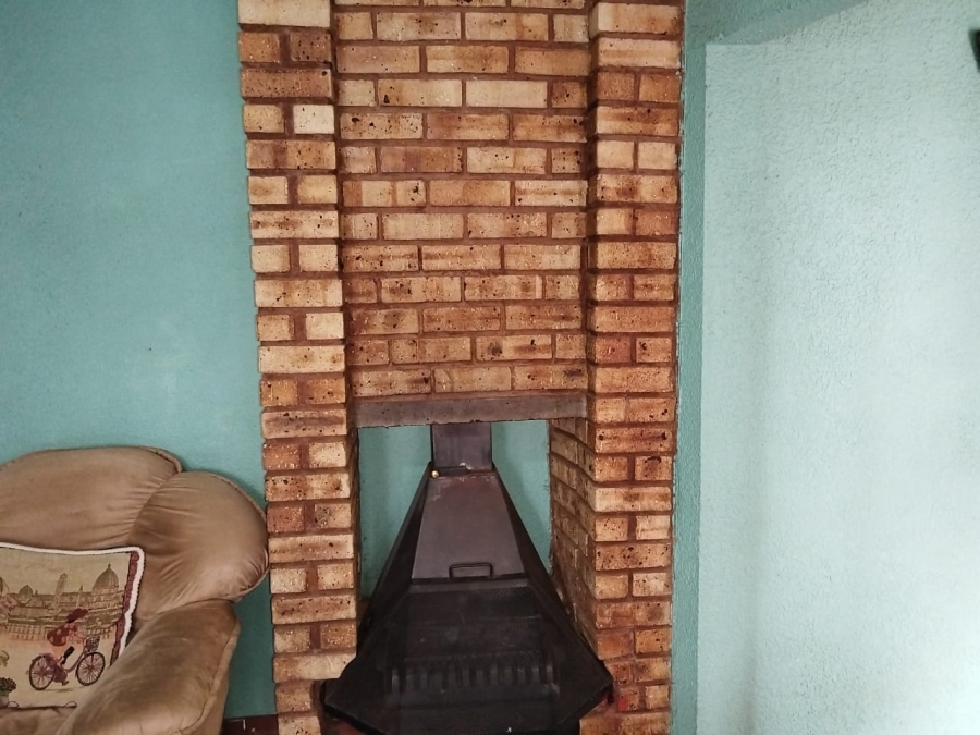 4 Bedroom Property for Sale in Toekomsrus Gauteng