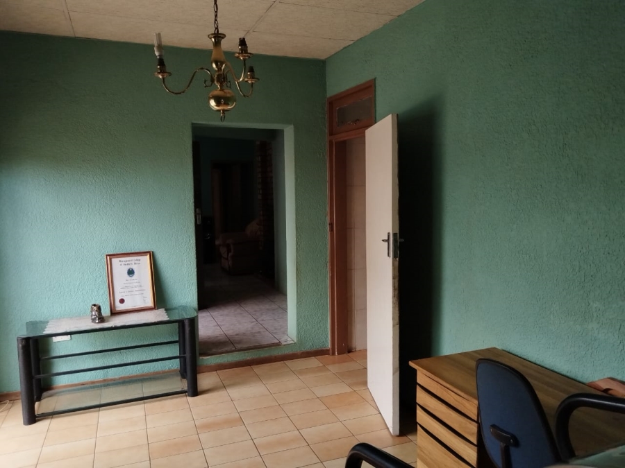 4 Bedroom Property for Sale in Toekomsrus Gauteng