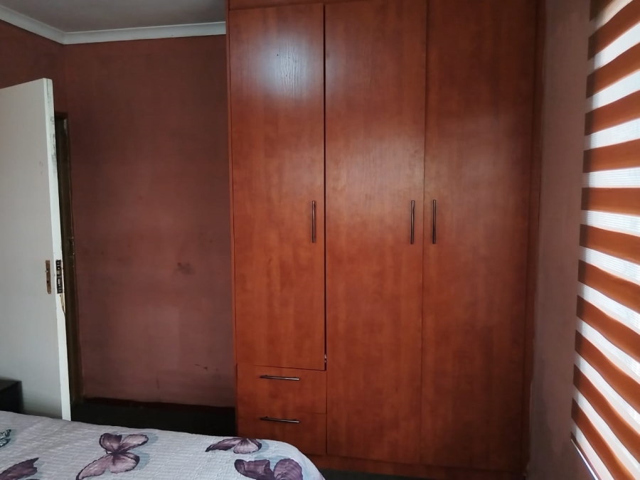 4 Bedroom Property for Sale in Toekomsrus Gauteng