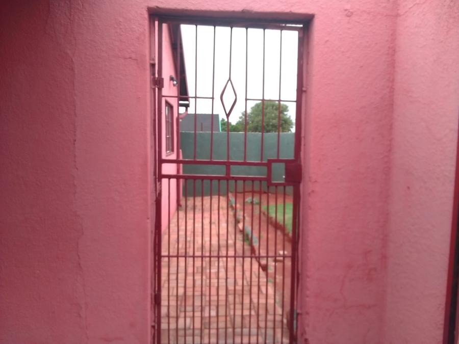 4 Bedroom Property for Sale in Toekomsrus Gauteng