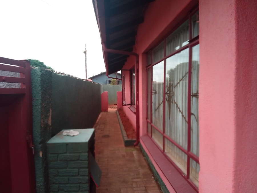 4 Bedroom Property for Sale in Toekomsrus Gauteng