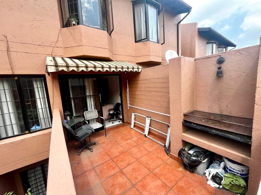 2 Bedroom Property for Sale in Buurendal Gauteng