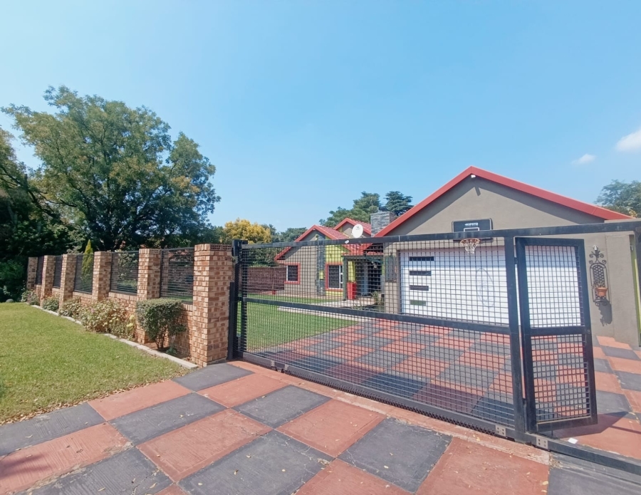 4 Bedroom Property for Sale in Brackendowns Gauteng