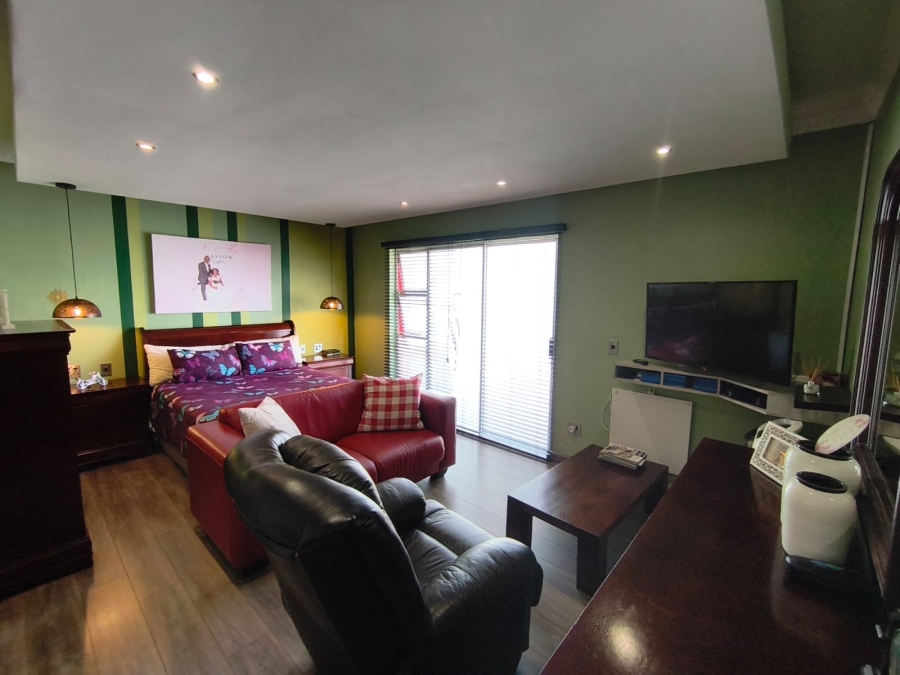 4 Bedroom Property for Sale in Brackendowns Gauteng