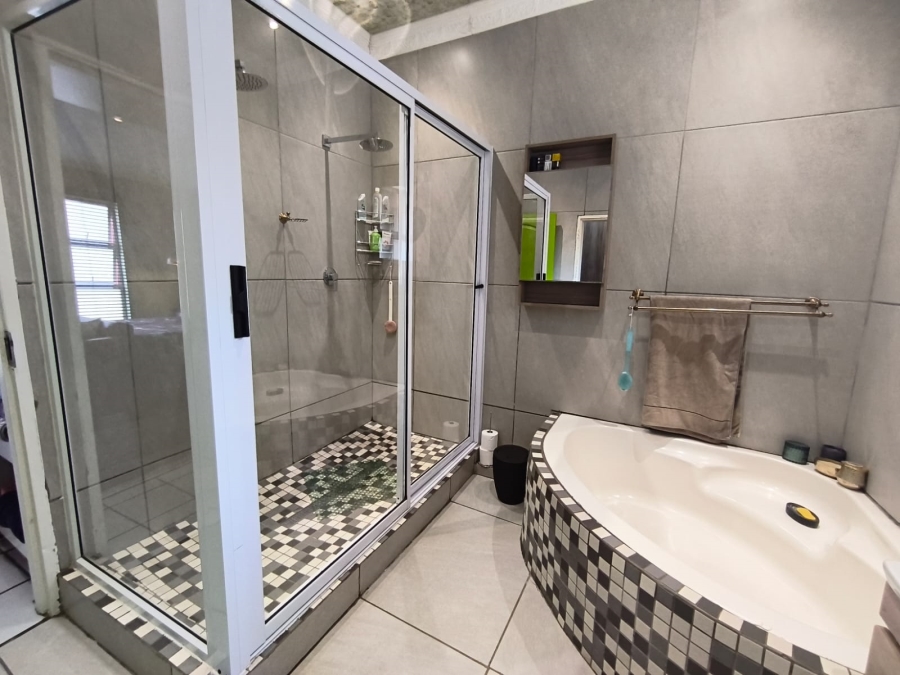 4 Bedroom Property for Sale in Brackendowns Gauteng