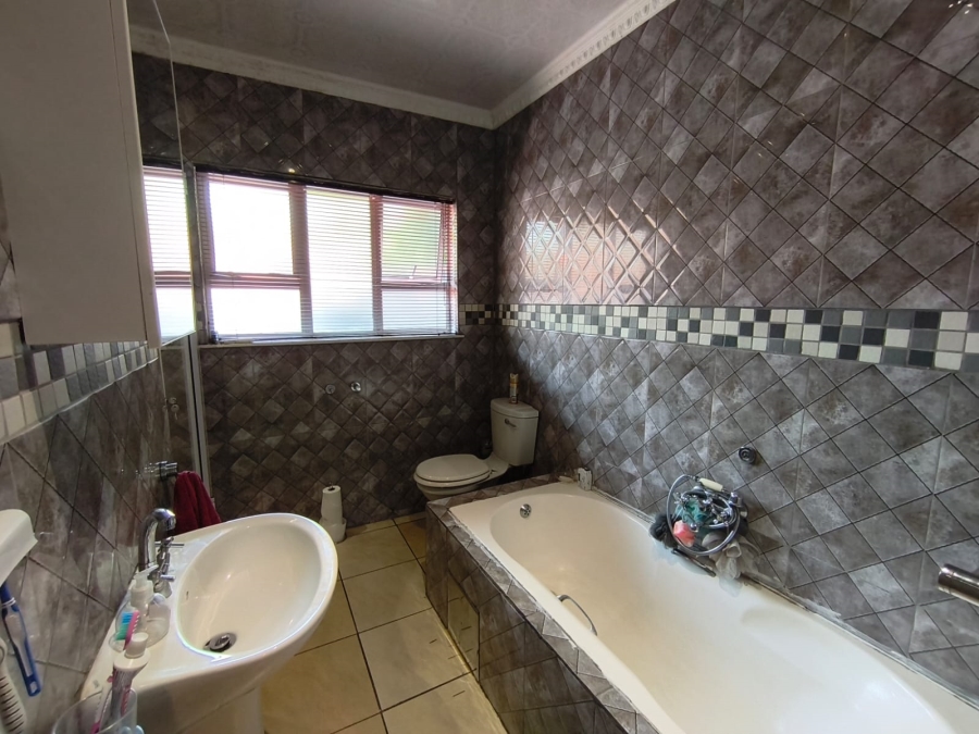 4 Bedroom Property for Sale in Brackendowns Gauteng