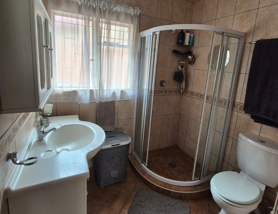 3 Bedroom Property for Sale in Rooihuiskraal Gauteng