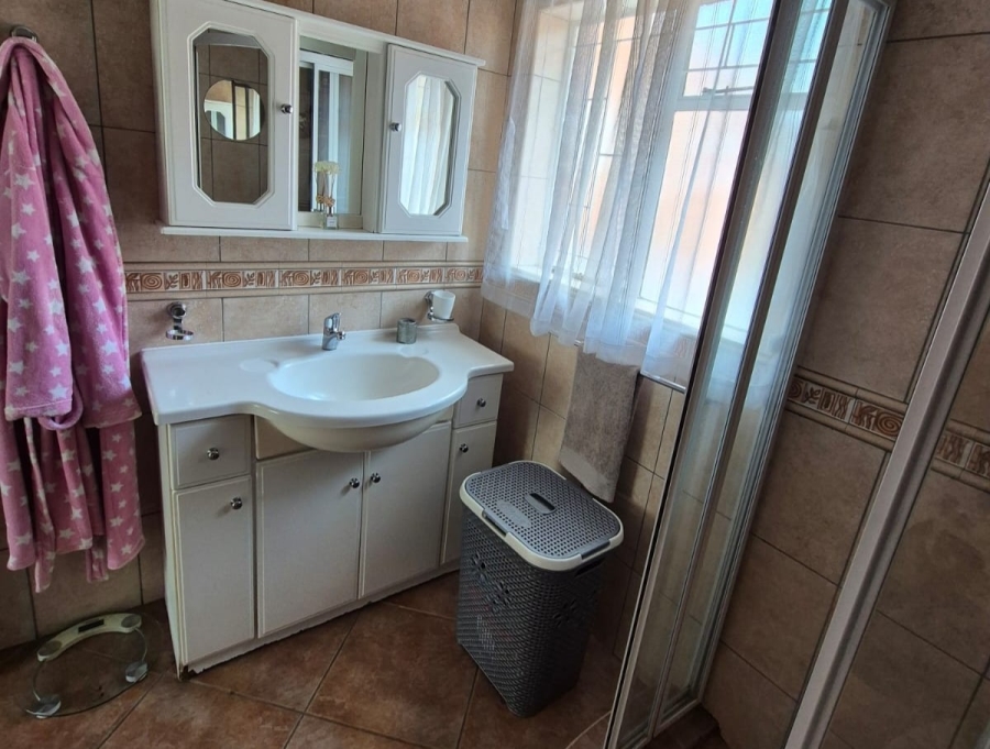 3 Bedroom Property for Sale in Rooihuiskraal Gauteng