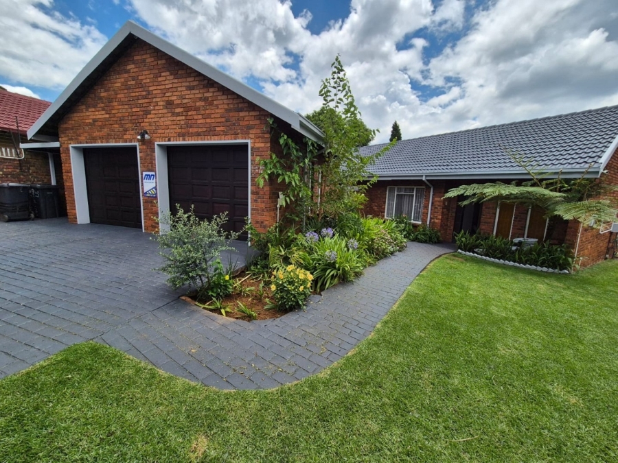 3 Bedroom Property for Sale in Rooihuiskraal Gauteng