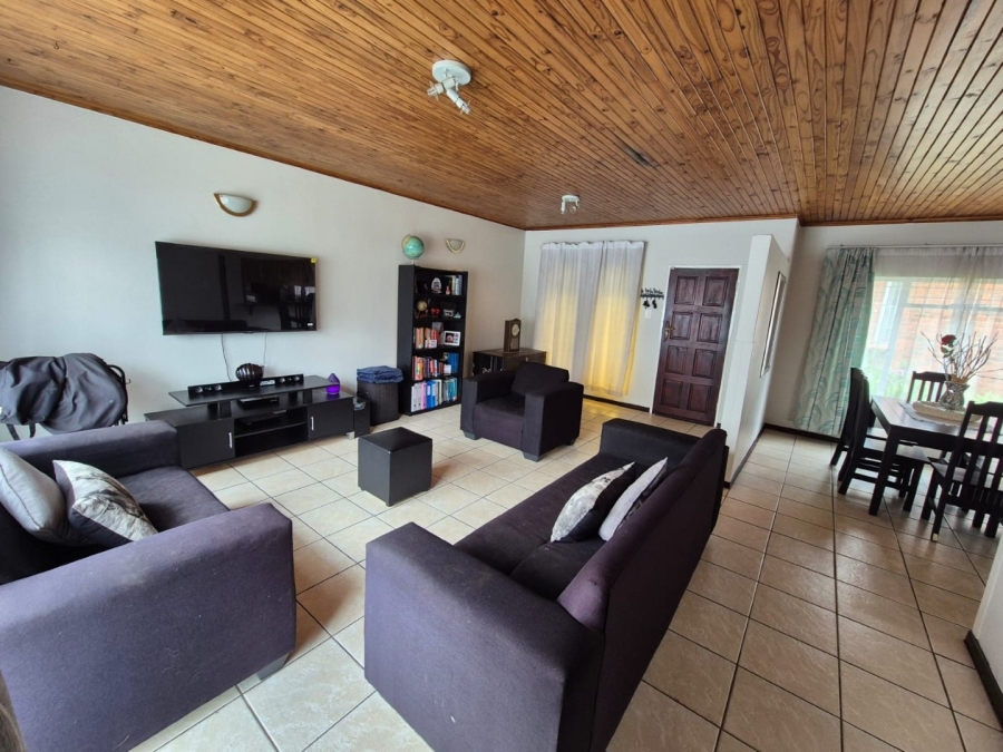 3 Bedroom Property for Sale in Rooihuiskraal Gauteng