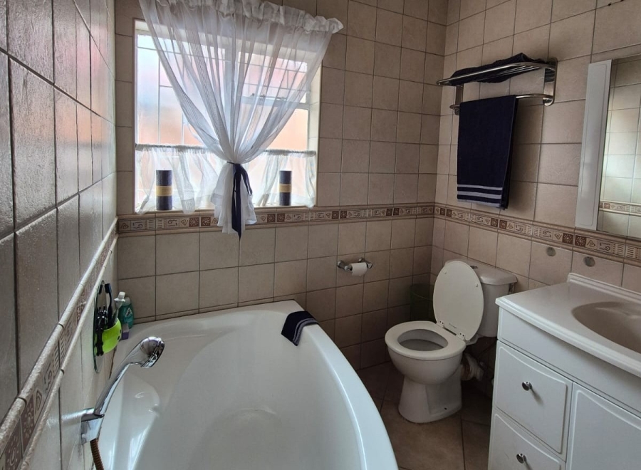 3 Bedroom Property for Sale in Rooihuiskraal Gauteng
