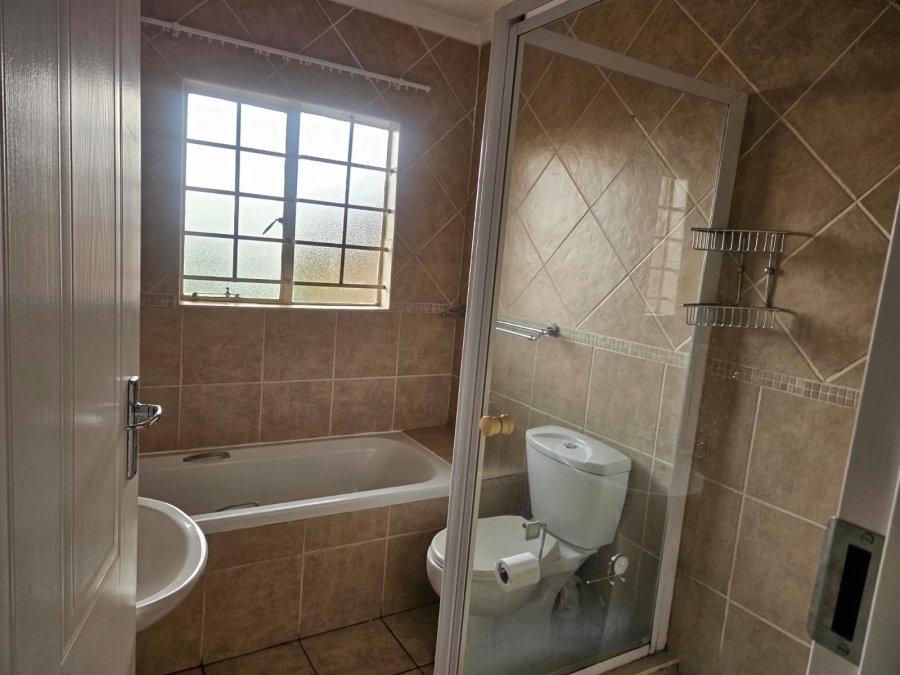 To Let 2 Bedroom Property for Rent in The Wilds Gauteng