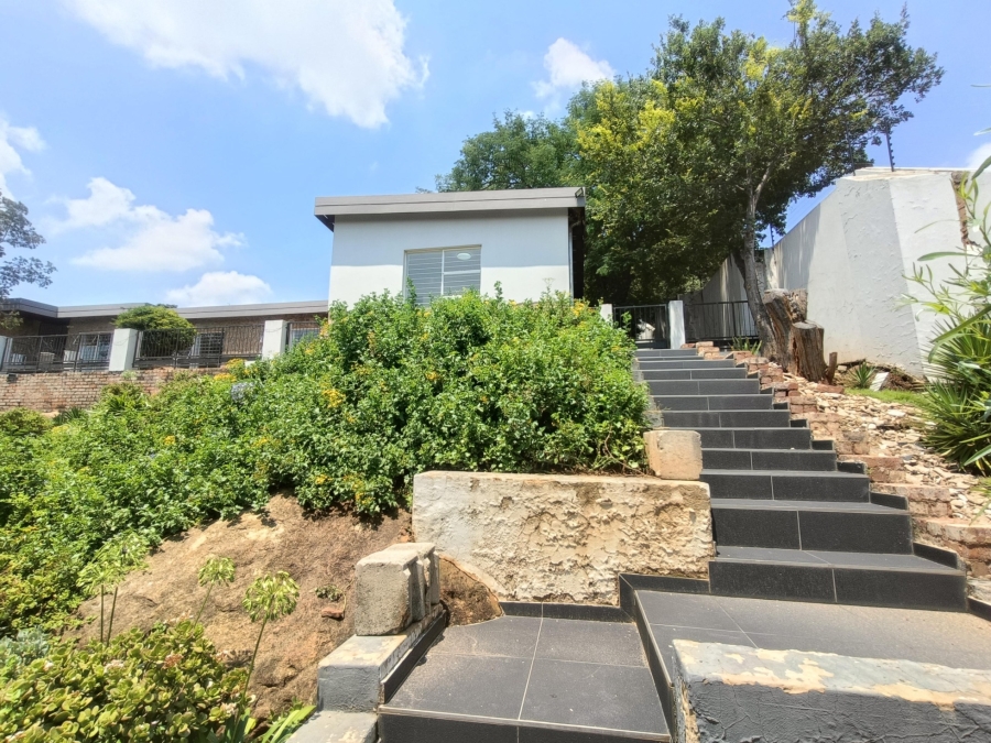 To Let 1 Bedroom Property for Rent in Mondeor Gauteng
