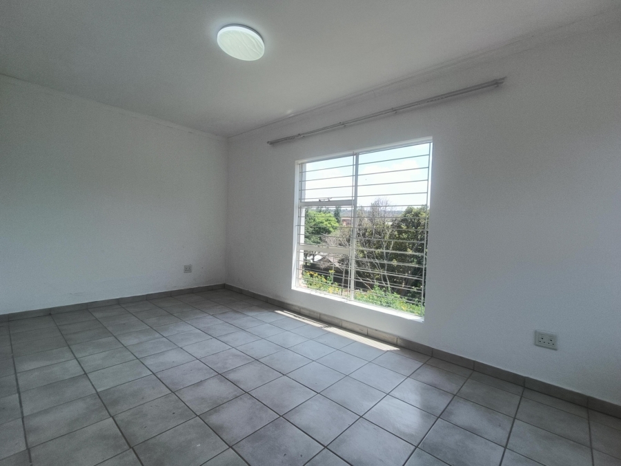 To Let 1 Bedroom Property for Rent in Mondeor Gauteng