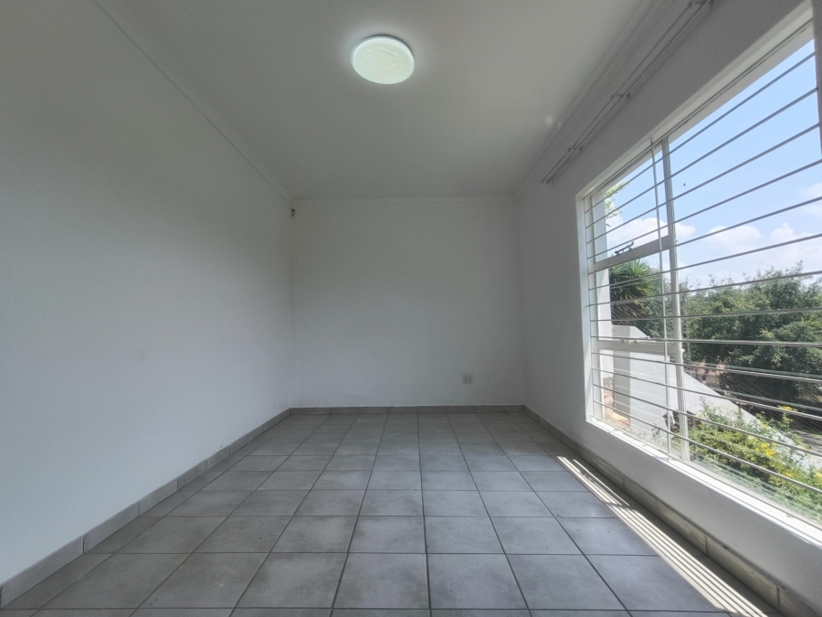 To Let 1 Bedroom Property for Rent in Mondeor Gauteng