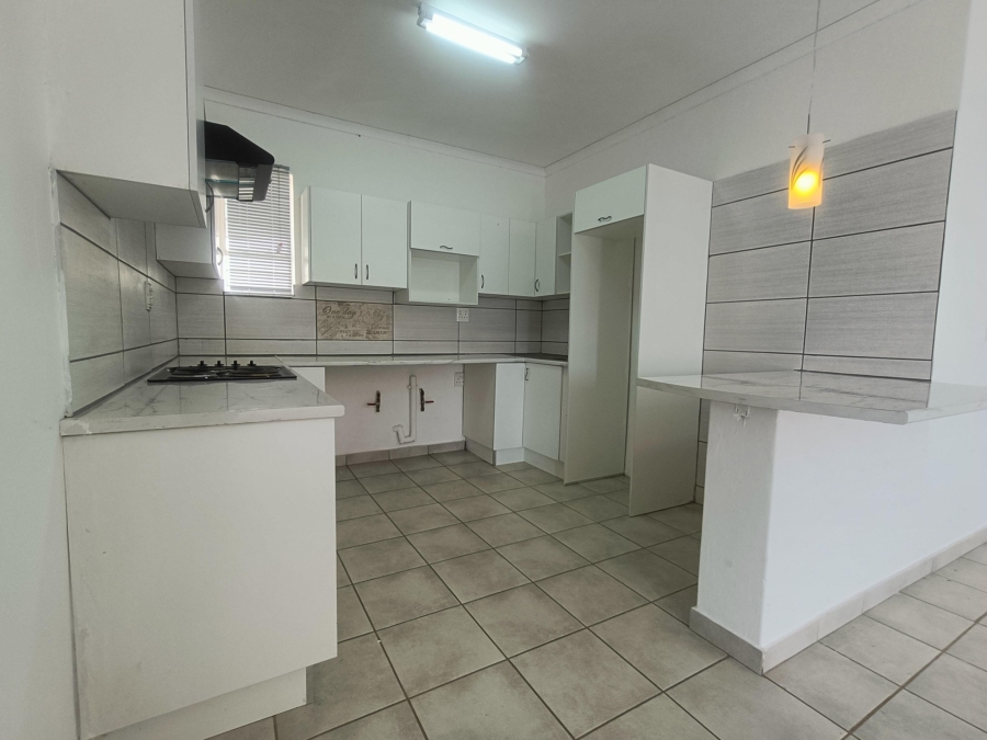 To Let 1 Bedroom Property for Rent in Mondeor Gauteng