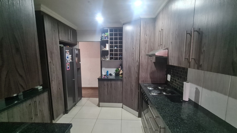 3 Bedroom Property for Sale in Kenleaf Gauteng