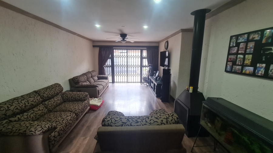 3 Bedroom Property for Sale in Kenleaf Gauteng