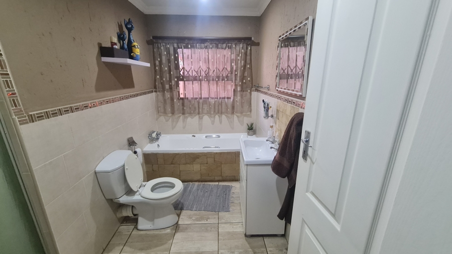 3 Bedroom Property for Sale in Kenleaf Gauteng