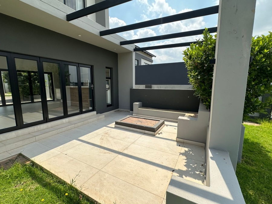 5 Bedroom Property for Sale in Midstream Ridge Gauteng