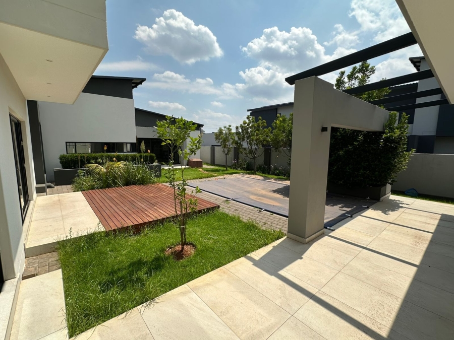 5 Bedroom Property for Sale in Midstream Ridge Gauteng