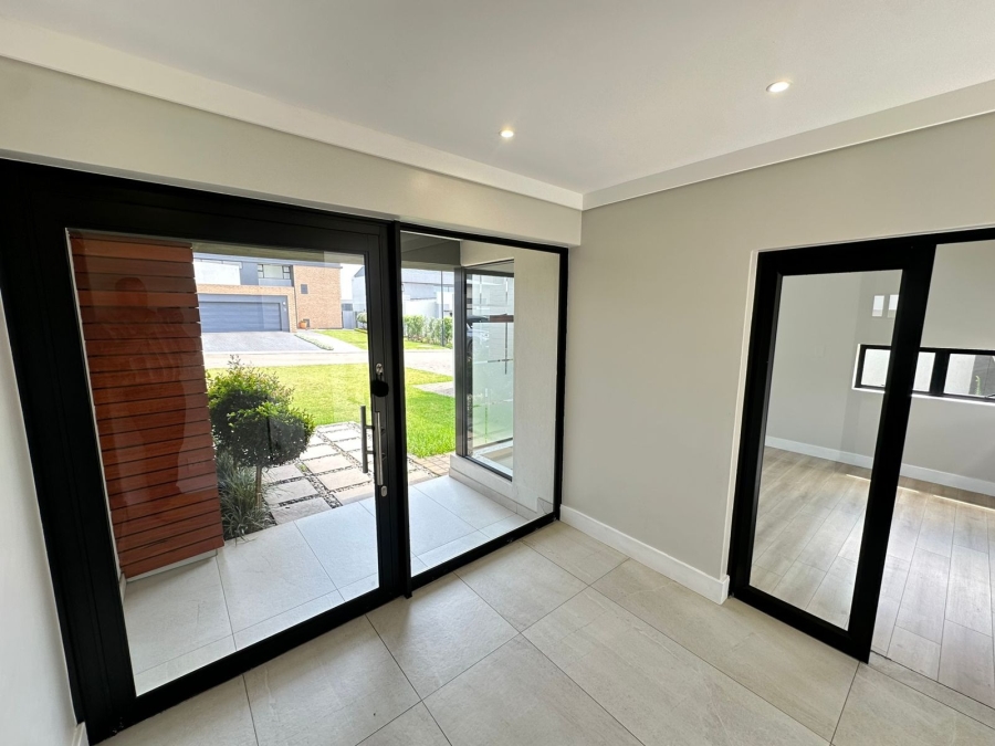 5 Bedroom Property for Sale in Midstream Ridge Gauteng