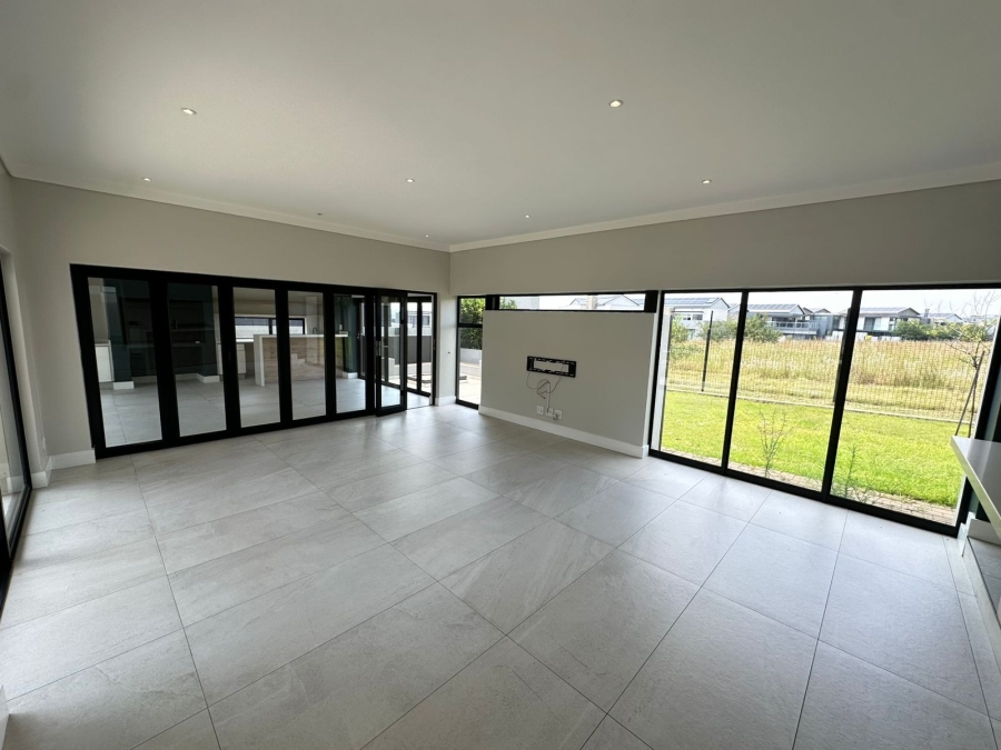 5 Bedroom Property for Sale in Midstream Ridge Gauteng