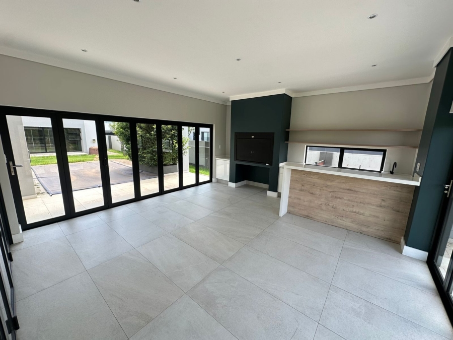 5 Bedroom Property for Sale in Midstream Ridge Gauteng